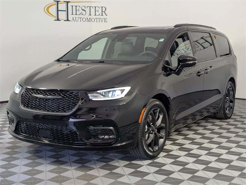 Used 2024 Chrysler Pacifica Limited Van Passenger Van