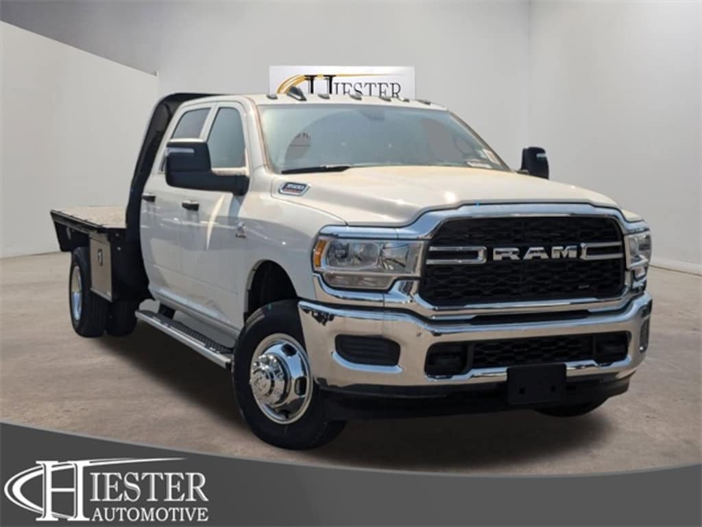 New 2024 Ram 3500 Chassis Cab 3500 TRADESMAN CREW CAB CHASSIS 4X4 60' CA Pickup