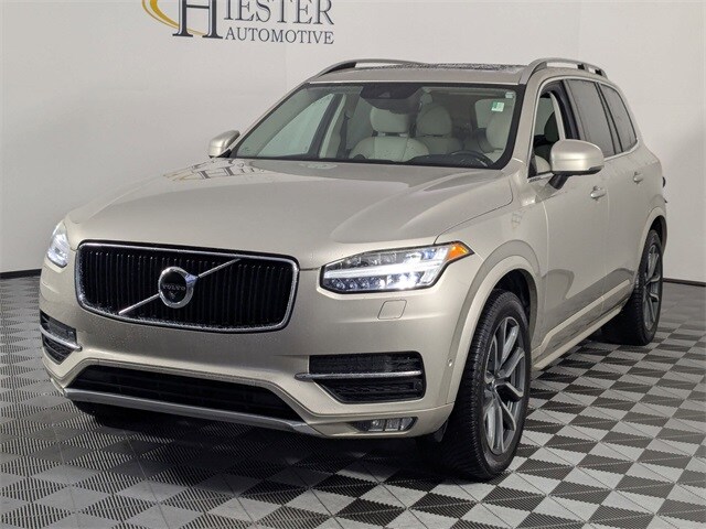 2016 Volvo XC90 T6 Momentum photo 3