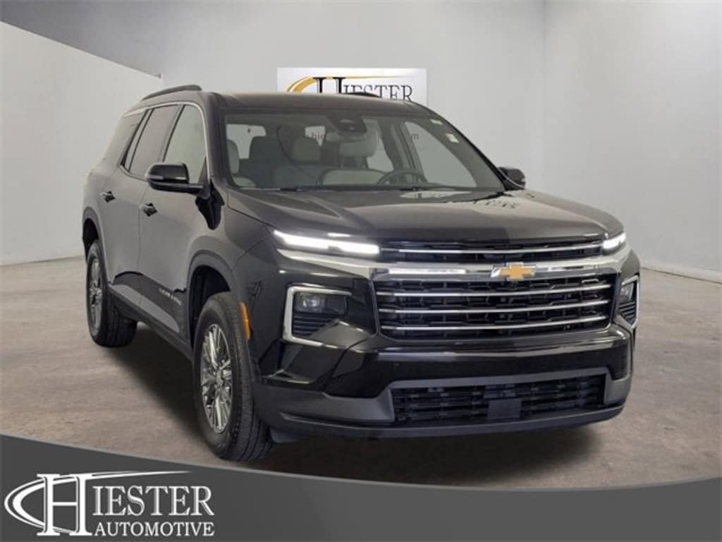 Used 2025 Chevrolet Traverse LT SUV