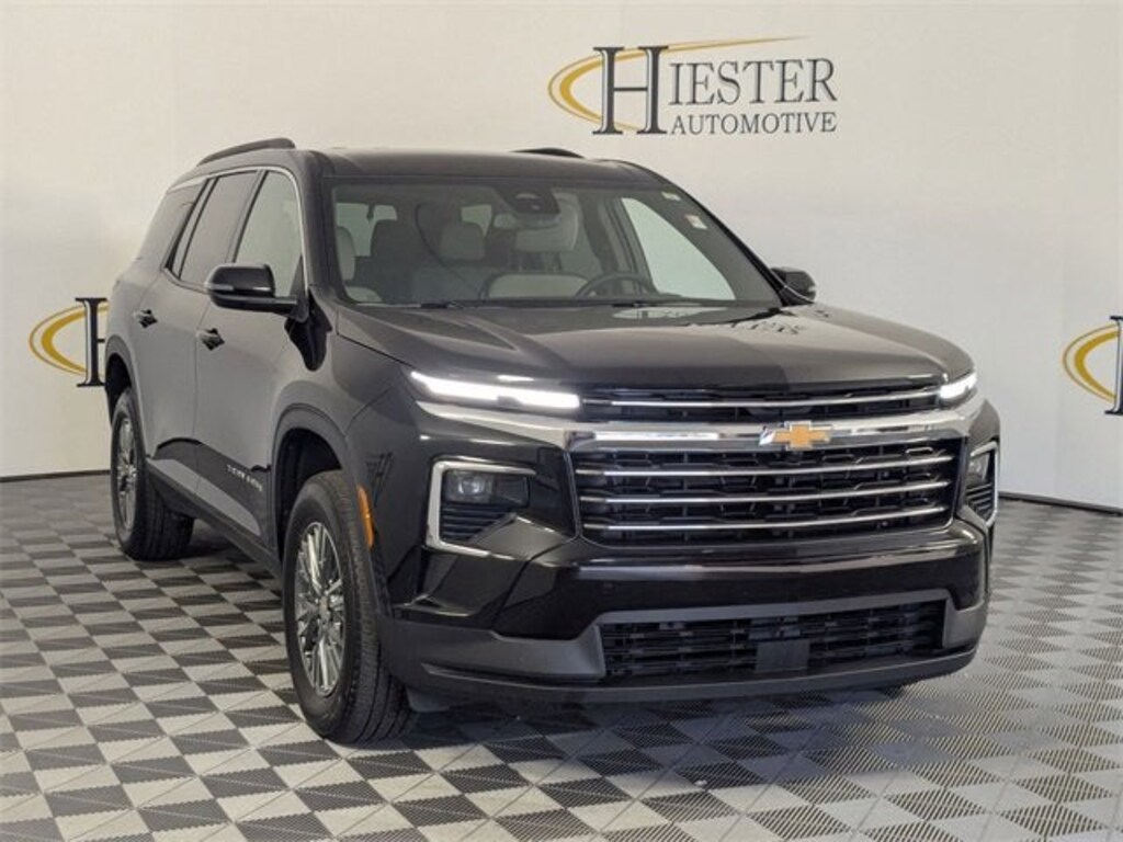 Used 2025 Chevrolet Traverse LT SUV