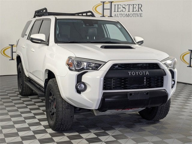 2020 Toyota 4Runner SR5 photo 2