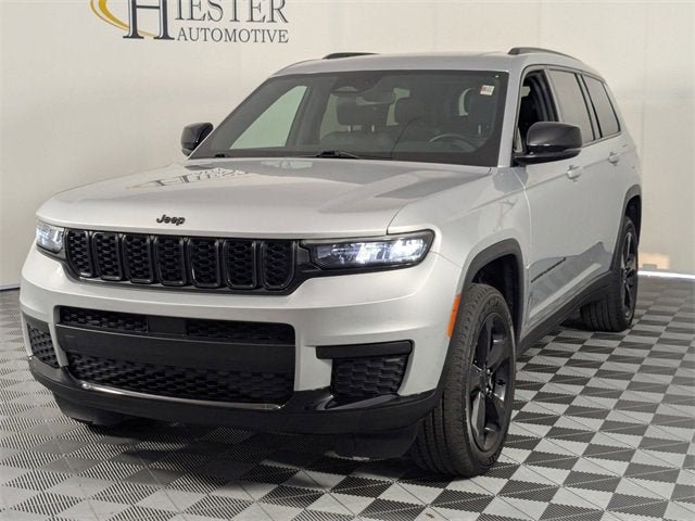 2022 Jeep Grand Cherokee Altitude photo 3