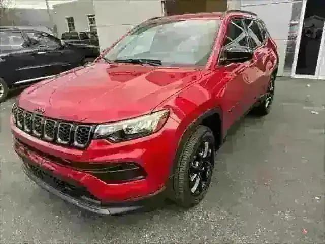 2025 Jeep Compass Latitude photo 3