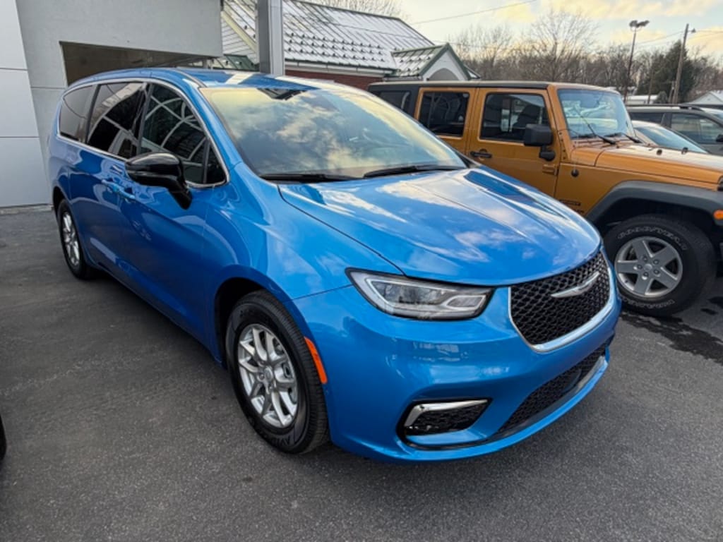 New 2026 Chrysler Pacifica Select Passenger Van