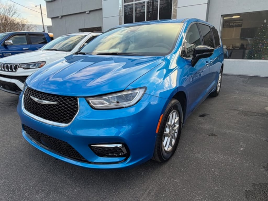 New 2026 Chrysler Pacifica Select Passenger Van