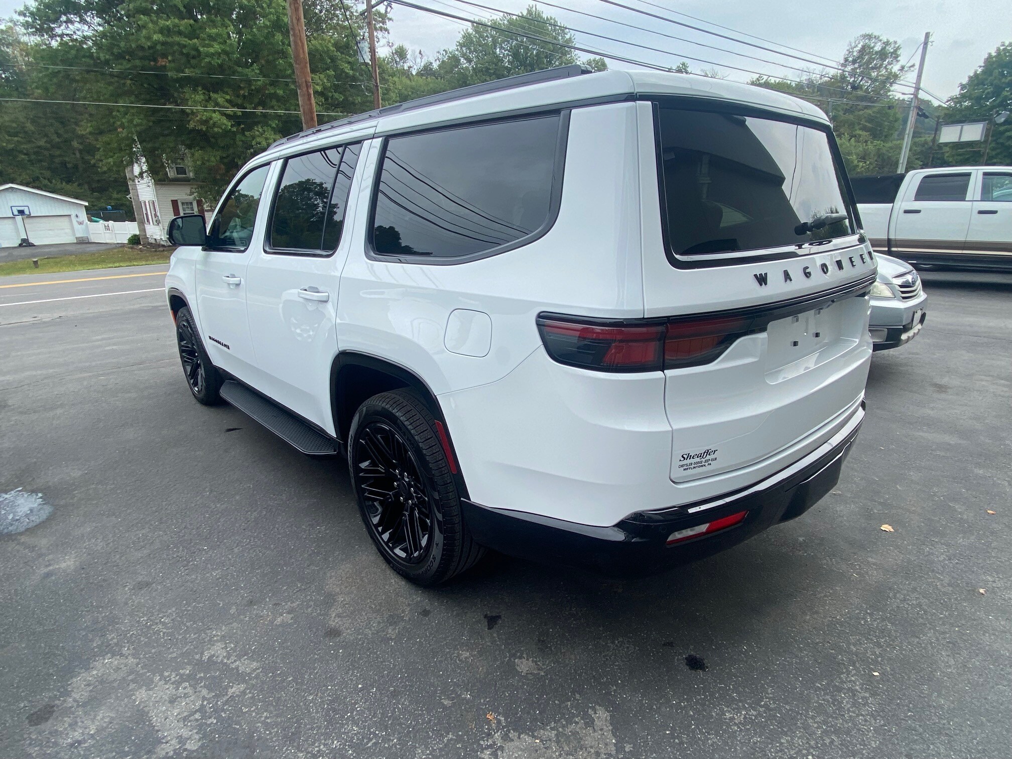 2025 Jeep Wagoneer Series II Carbide photo 4