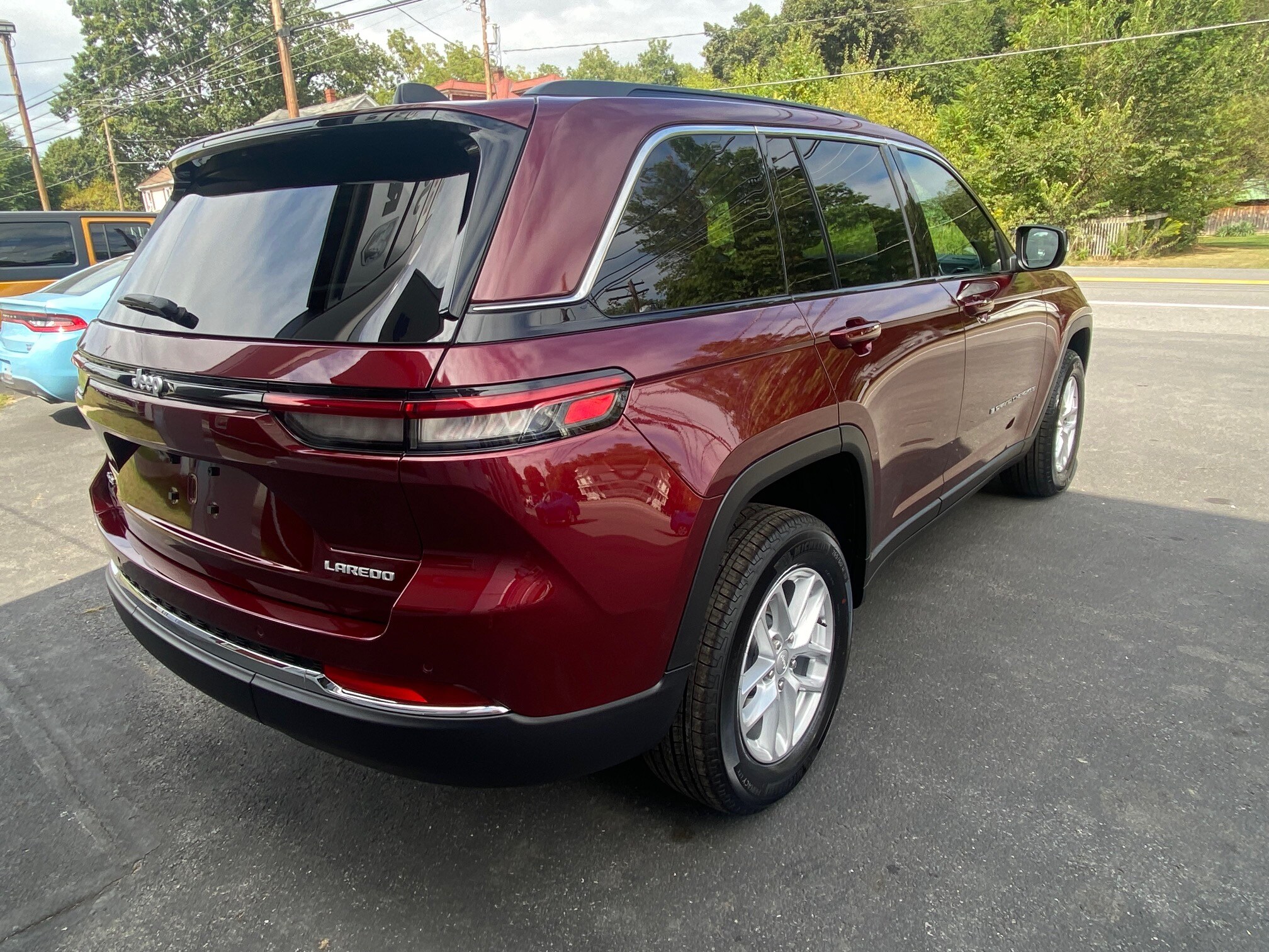 2025 Jeep Grand Cherokee Laredo X photo 4