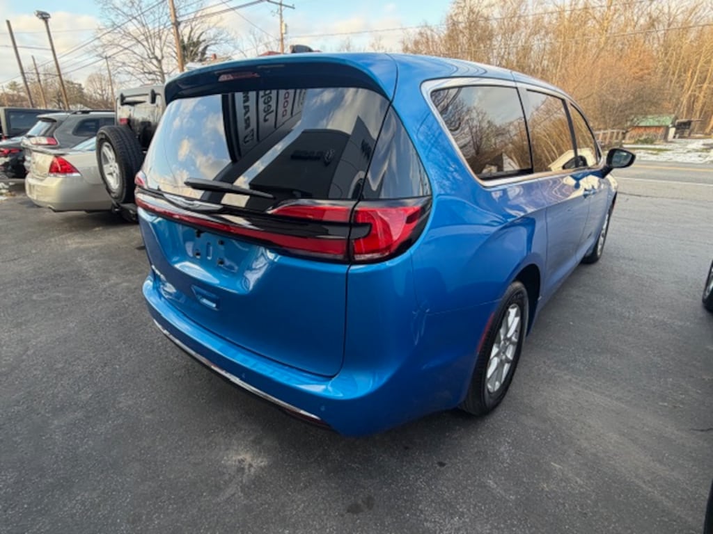 New 2026 Chrysler Pacifica Select Passenger Van