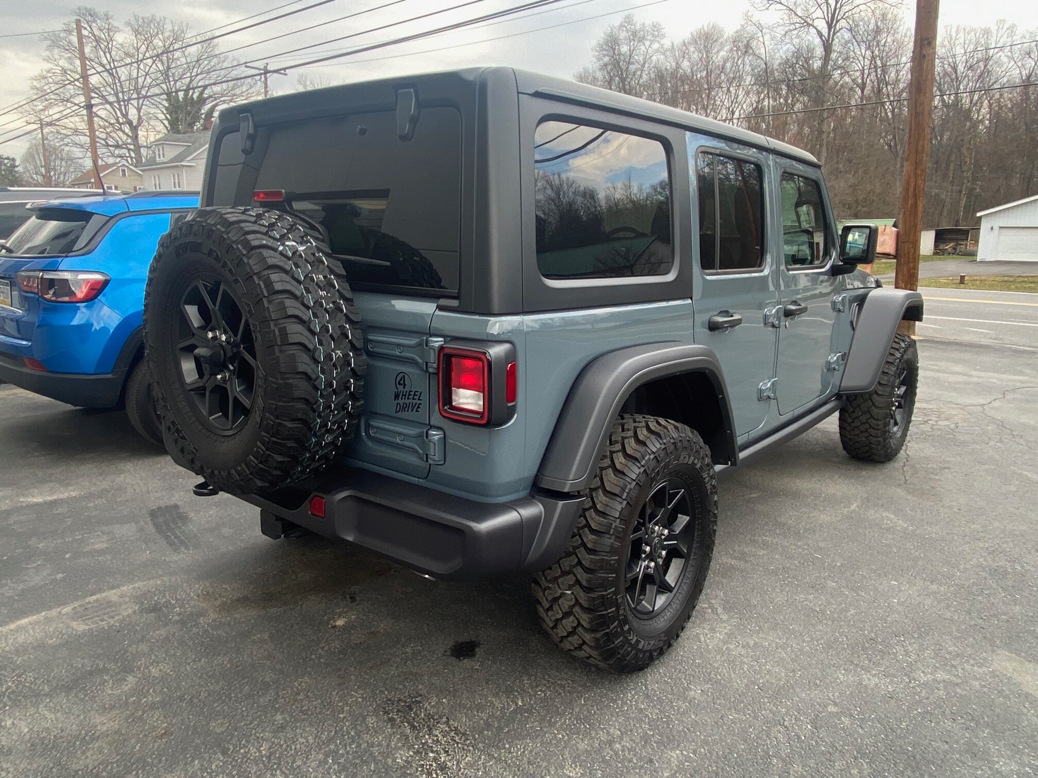 2024 Jeep Wrangler Willys photo 4