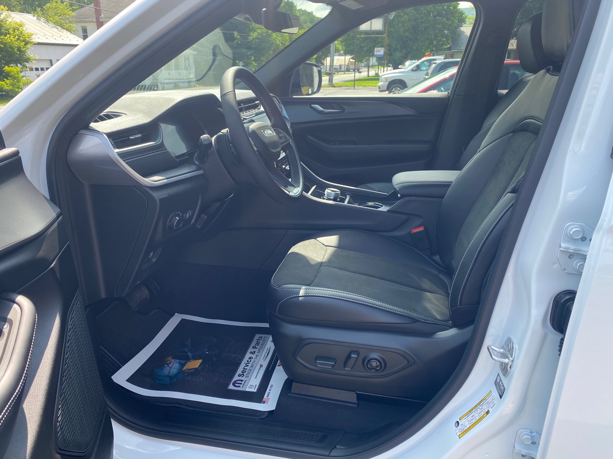 2025 Jeep Grand Cherokee L Altitude - Photo 11