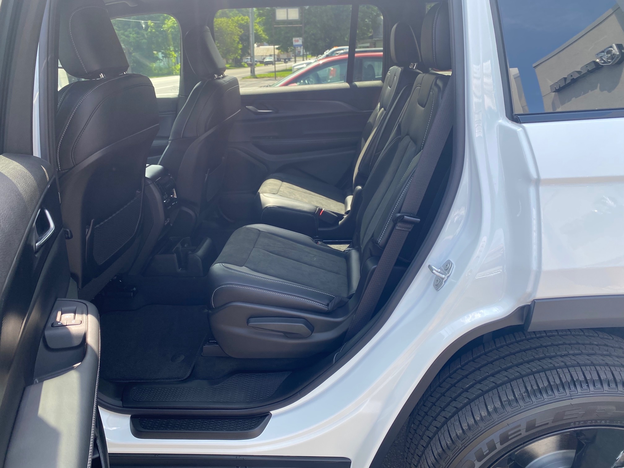2025 Jeep Grand Cherokee L Altitude - Photo 12