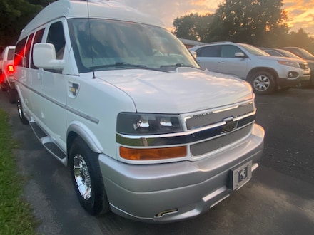 2017 Chevrolet Express Passenger LT RWD 3500 155 LT w/1LT