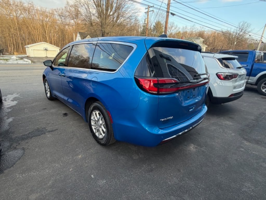 New 2026 Chrysler Pacifica Select Passenger Van
