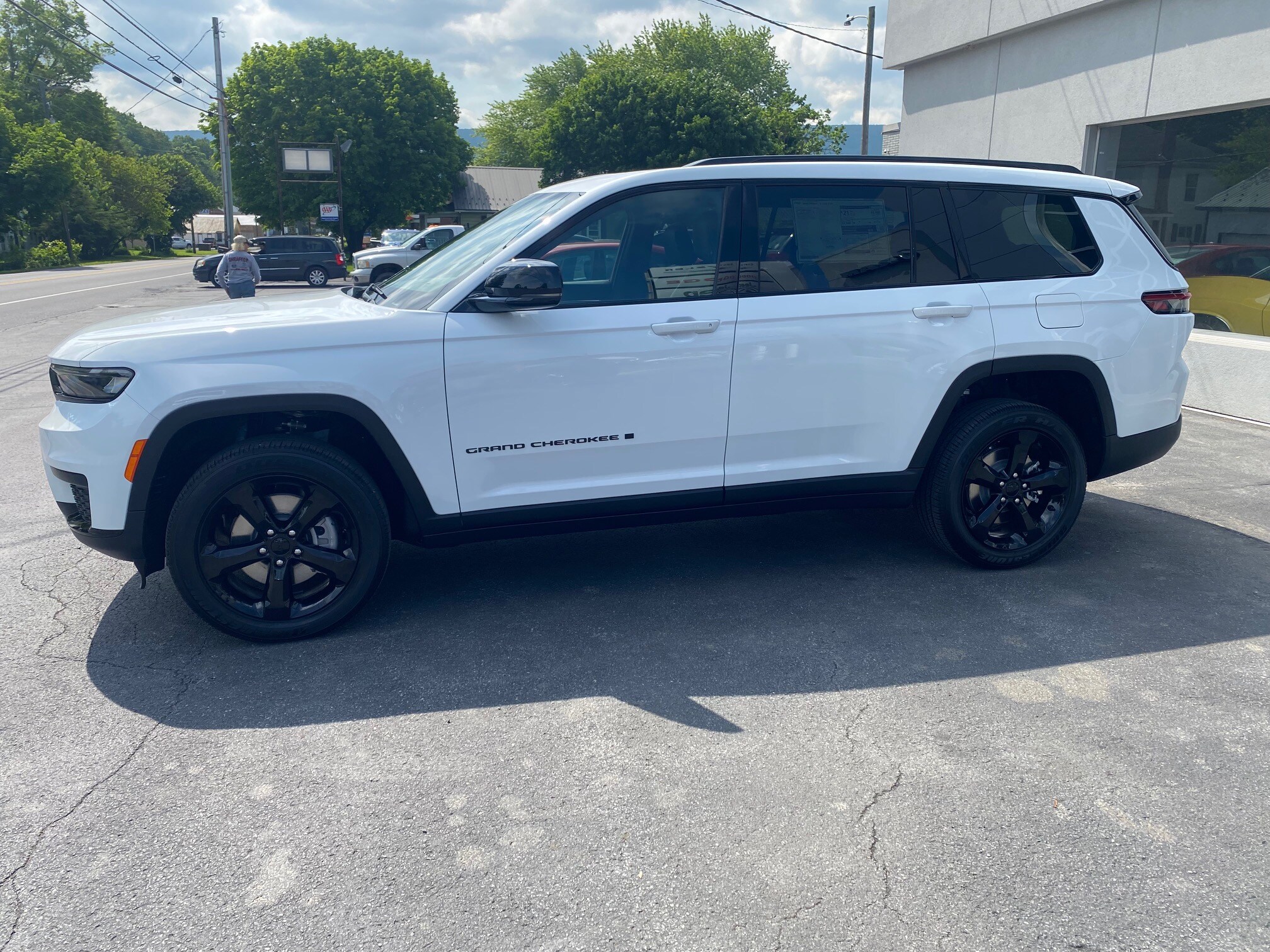 2025 Jeep Grand Cherokee Altitude X photo 2