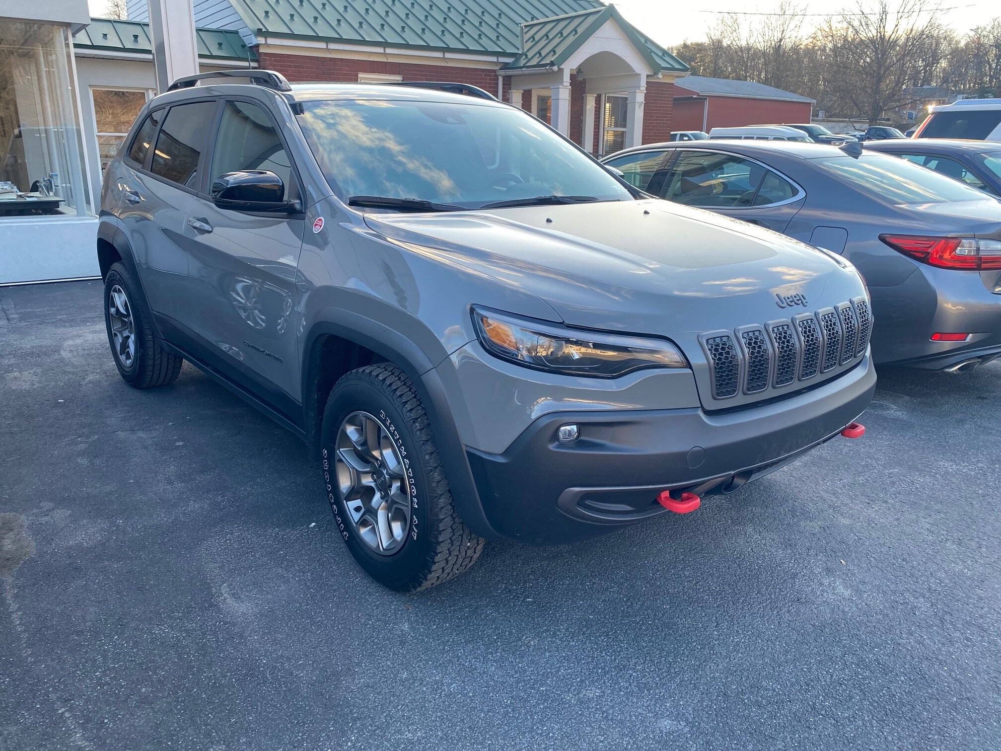 2022 Jeep Cherokee Trailhawk photo 2