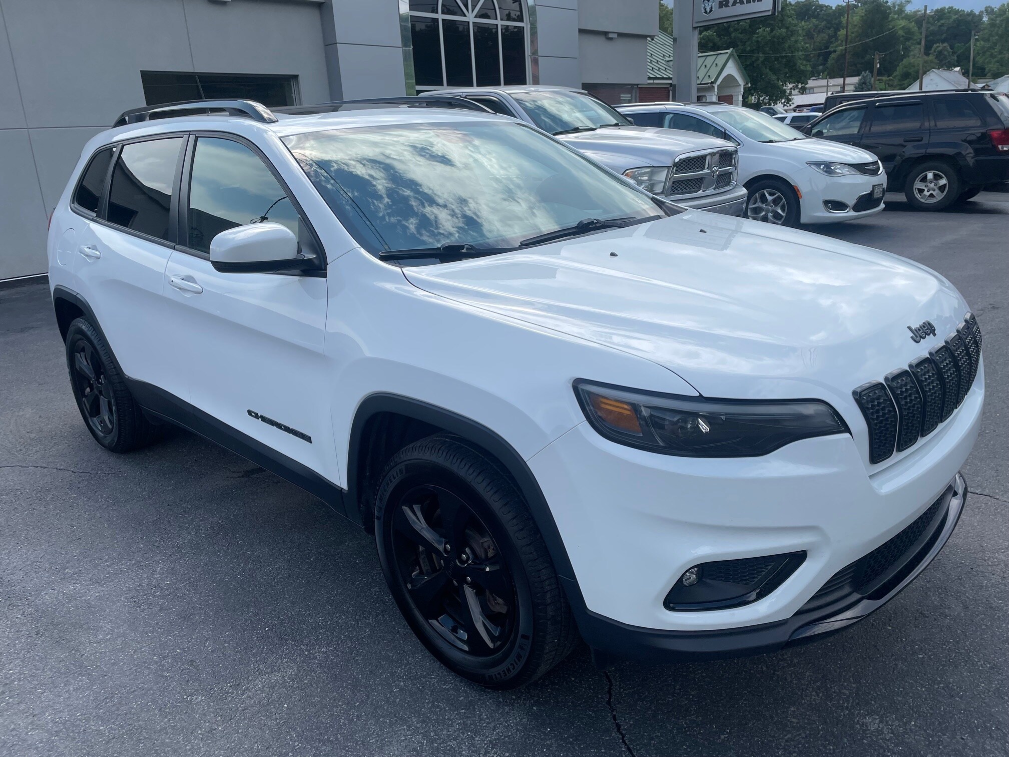 2019 Jeep Cherokee Altitude photo 3