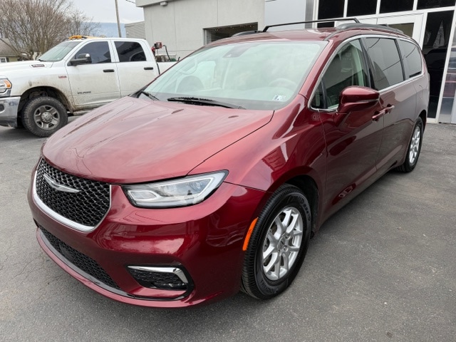 2022 Chrysler Pacifica Touring L's photo