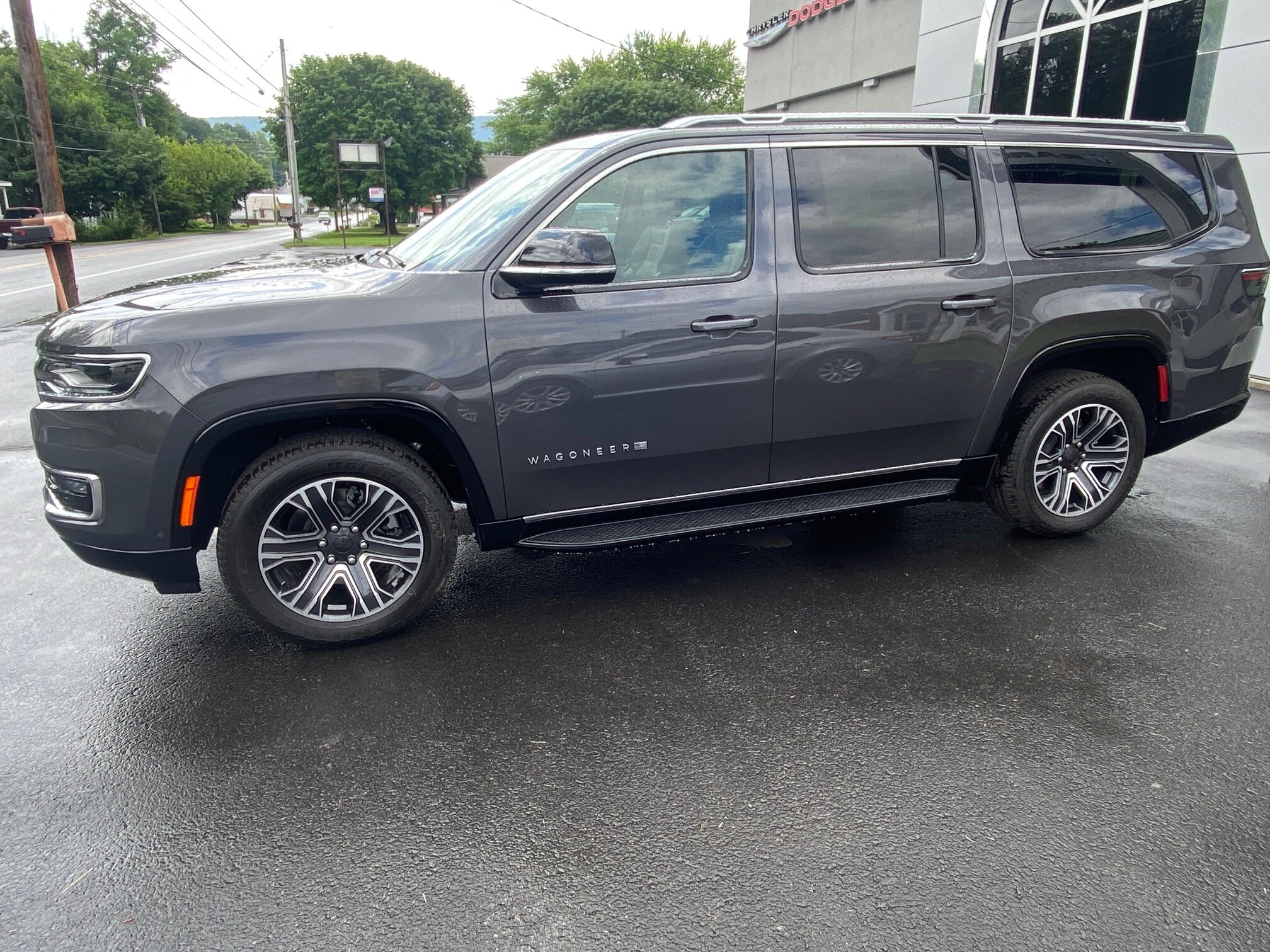 2024 Jeep Wagoneer L Base photo 3