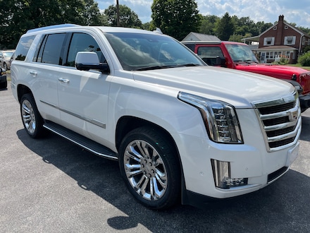 2017 Cadillac Escalade Luxury 4WD  Luxury