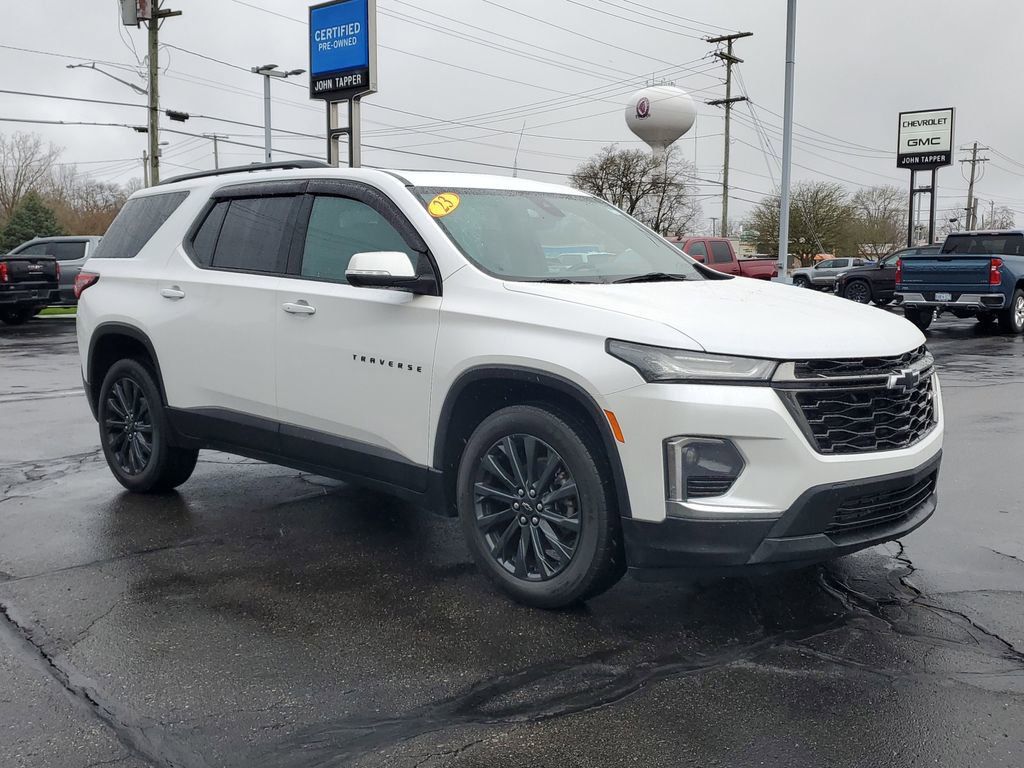 2023 Chevrolet Traverse RS photo 2