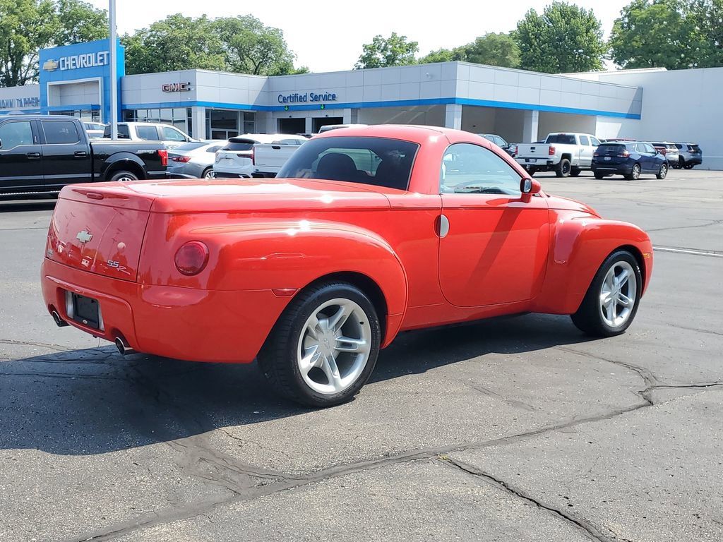 2005 Chevrolet SSR Base photo 3