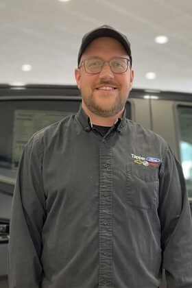 Staff member DAN TAPPER from ID_5c1e7a5b34c5