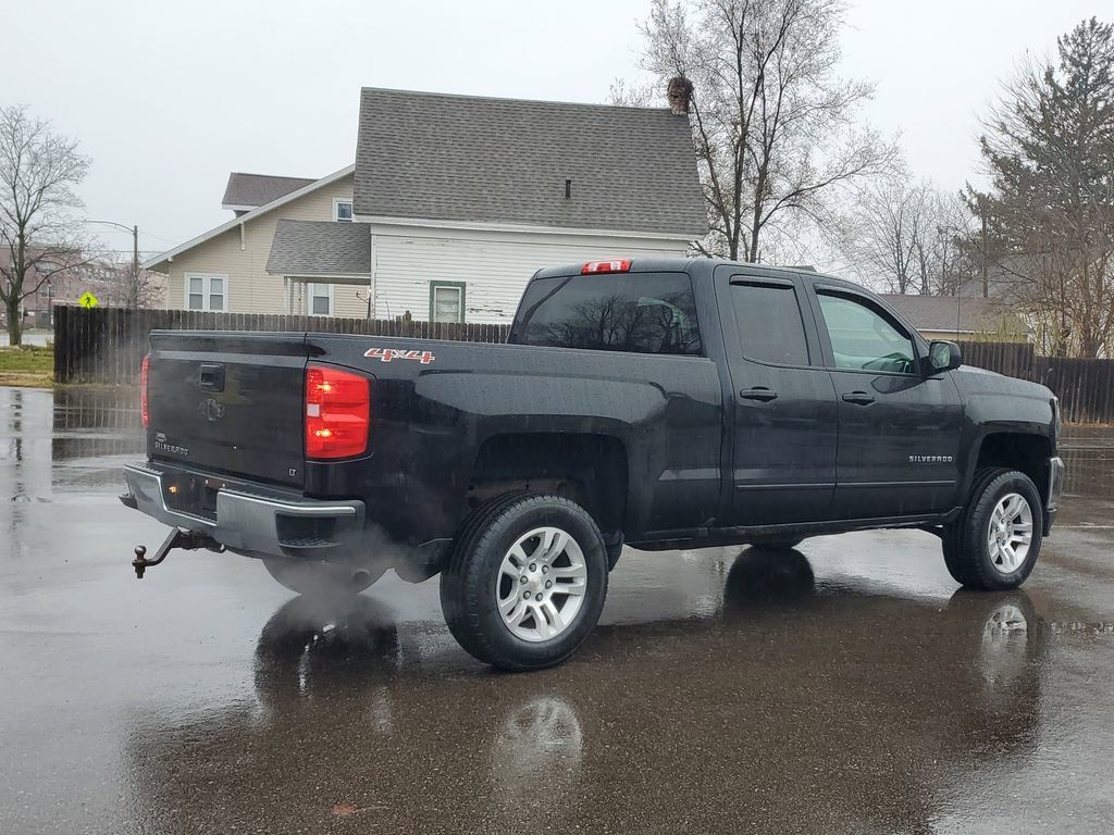 2017 Chevrolet Silverado 1500 LT photo 3
