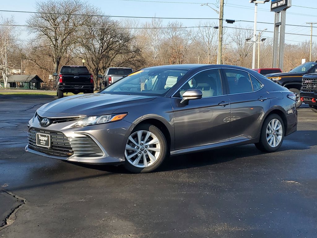 2023 Toyota Camry LE's photo