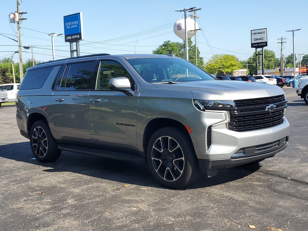 2023 Chevrolet Suburban RST photo 2
