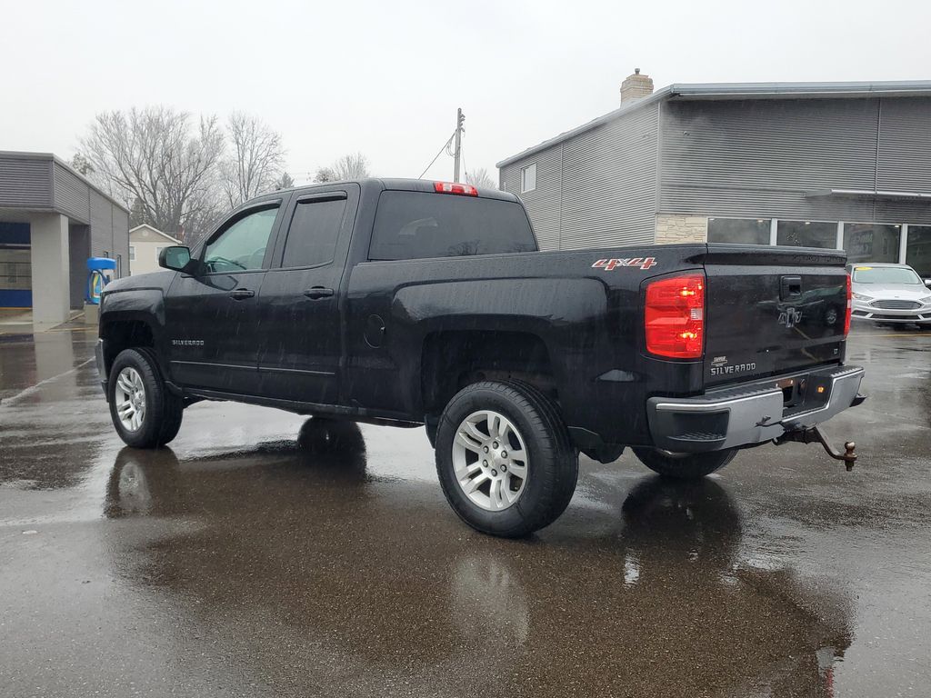 2017 Chevrolet Silverado 1500 LT photo 4