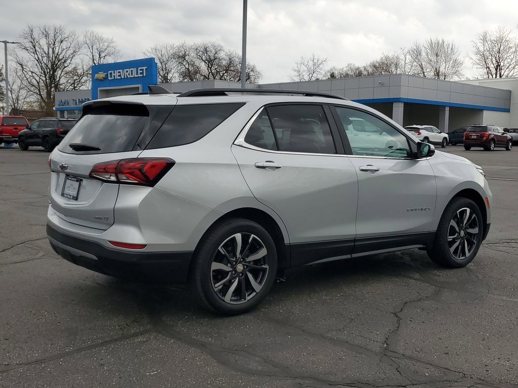2022 Chevrolet Equinox LT photo 3