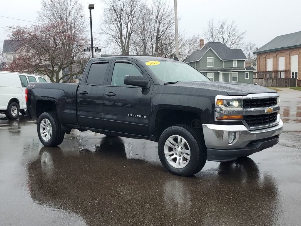 2017 Chevrolet Silverado 1500 LT photo 2