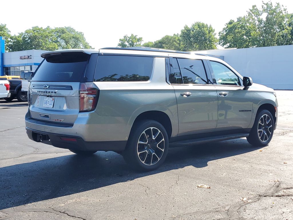 2023 Chevrolet Suburban RST photo 3