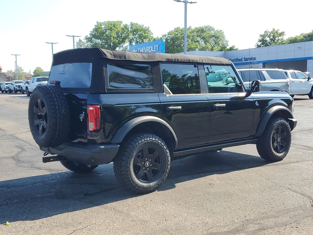 2023 Ford Bronco Base photo 3