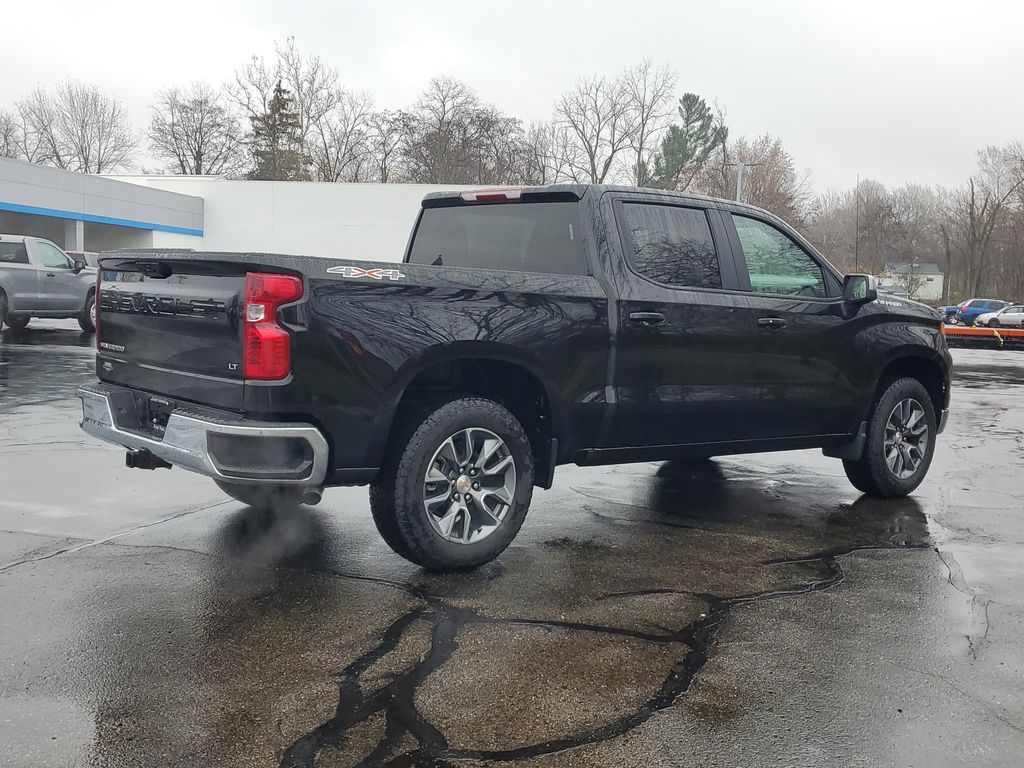 2026 Chevrolet Silverado 1500 LT photo 3