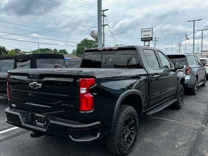2024 Chevrolet Silverado 1500 ZR2 photo 3
