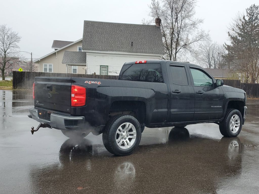 2017 Chevrolet Silverado 1500 LT photo 3