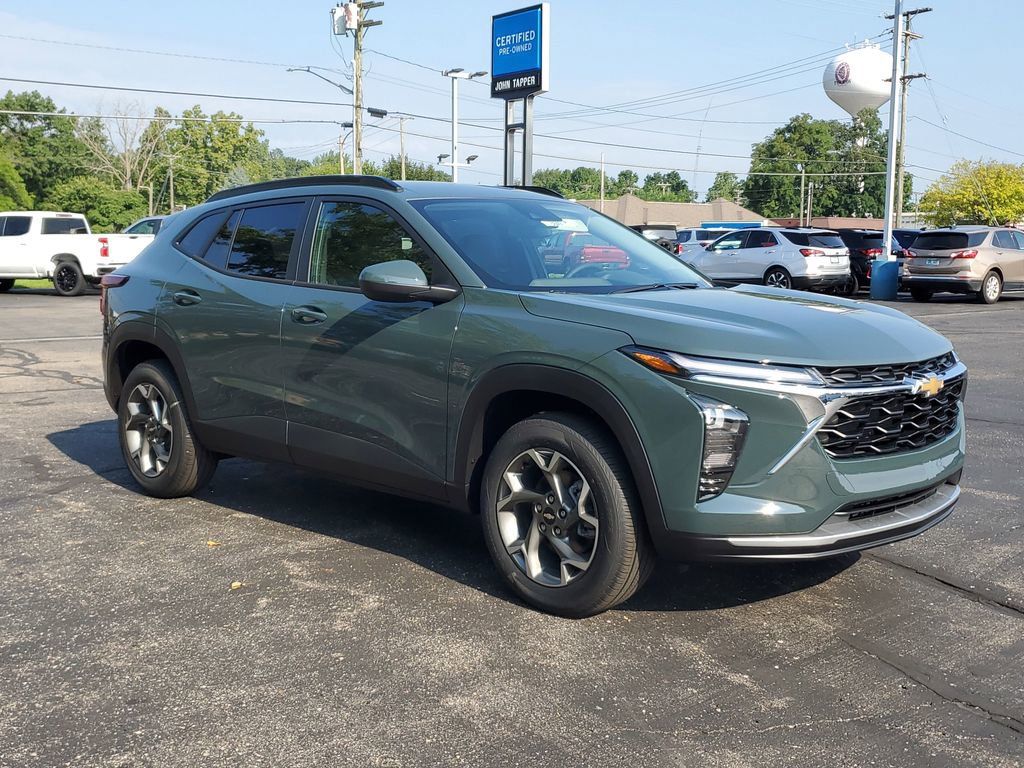 2025 Chevrolet Trax LT photo 2