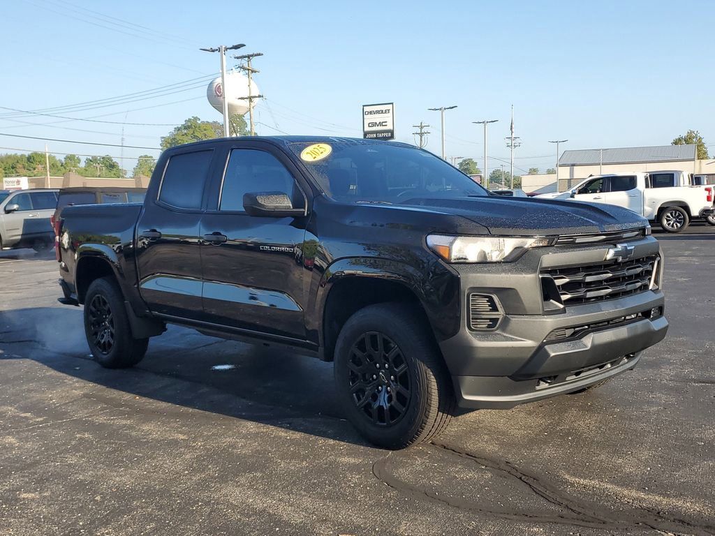 2025 Chevrolet Colorado LT photo 2