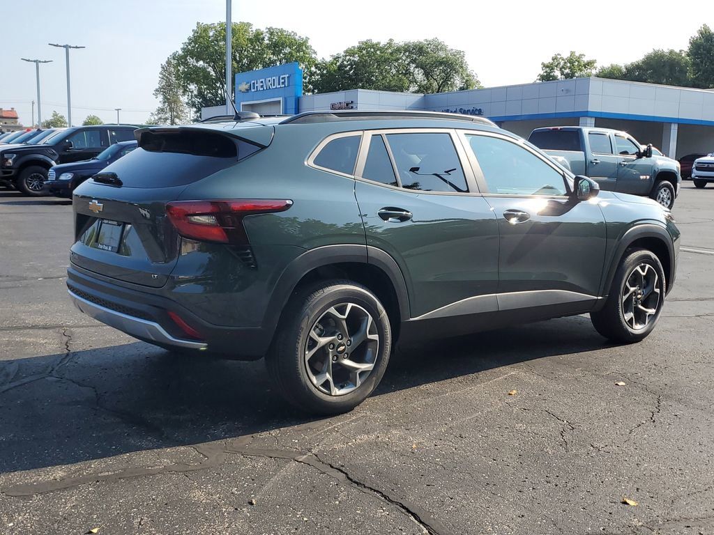 2025 Chevrolet Trax LT photo 3