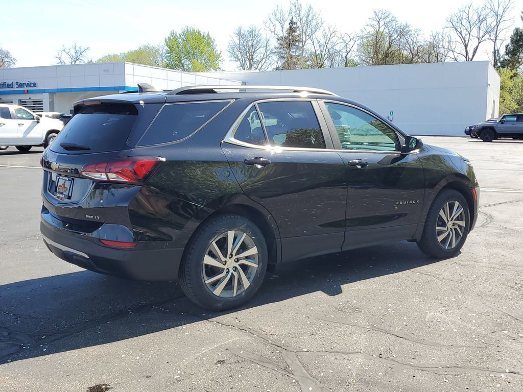 2022 Chevrolet Equinox LT photo 3