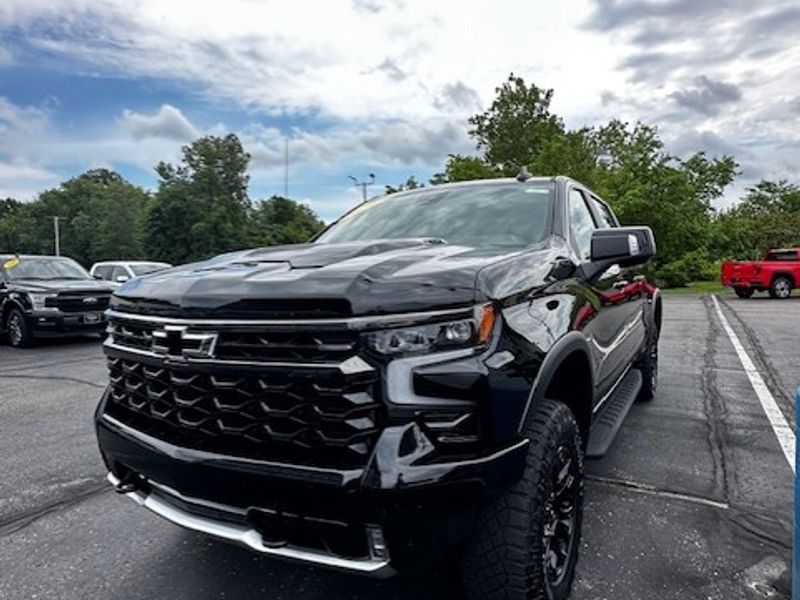 2024 Chevrolet Silverado 1500 ZR2 photo 2