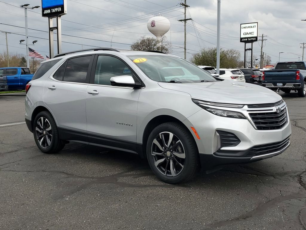 2022 Chevrolet Equinox LT photo 2