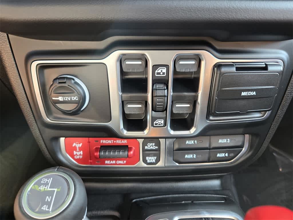 Thumbnail: 2025 Jeep Wrangler - 17