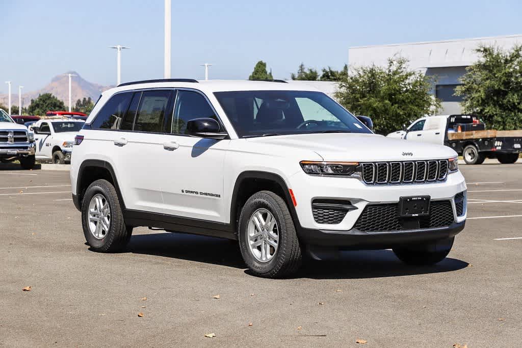 2024 Jeep Grand Cherokee Laredo 5