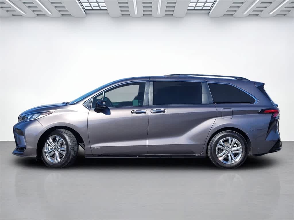 Thumbnail: 2021 Toyota Sienna - 3