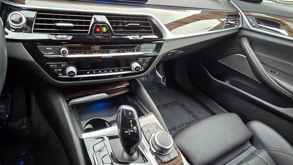 Thumbnail: 2022 BMW 5 Series - 20