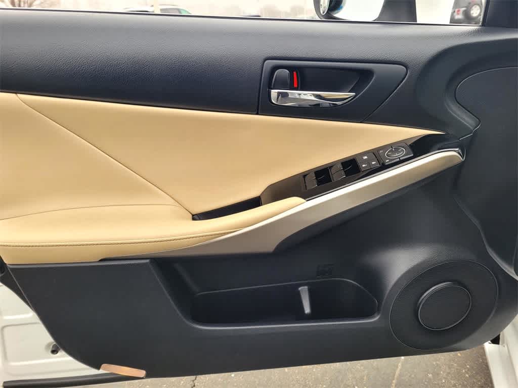 Thumbnail: 2015 Lexus IS - 16