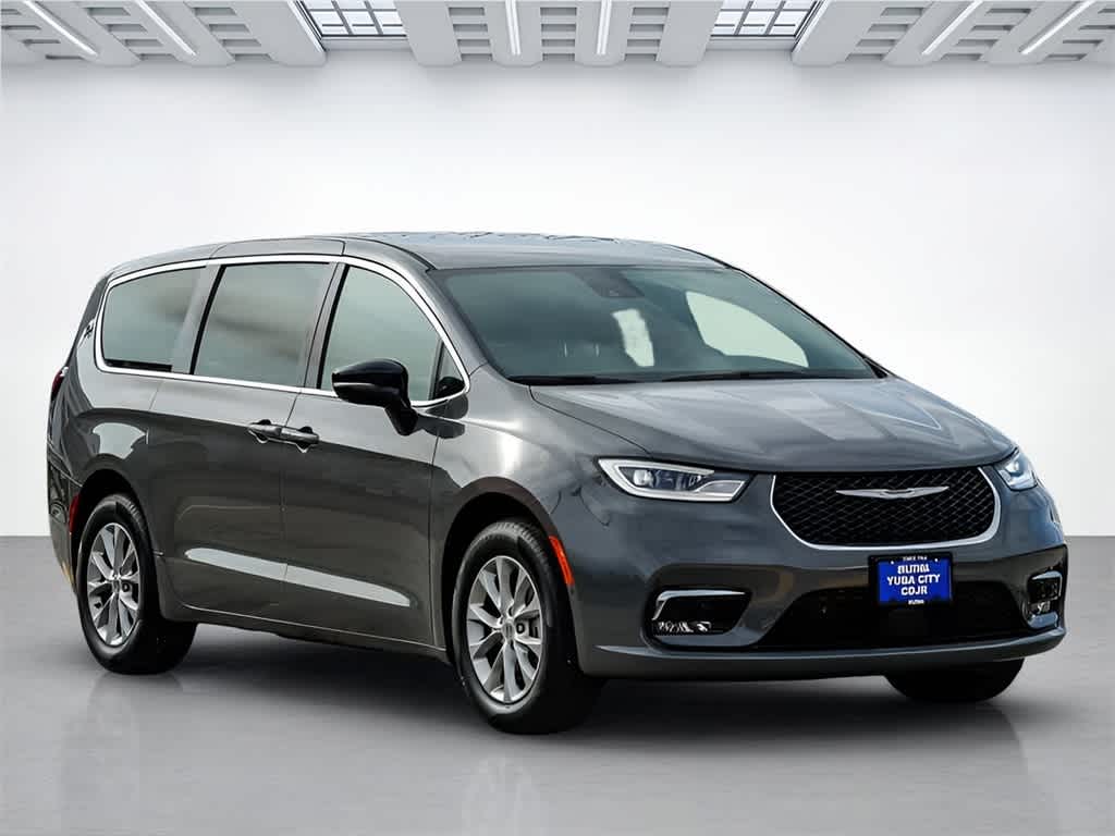 Thumbnail: 2025 Chrysler Pacifica - 6
